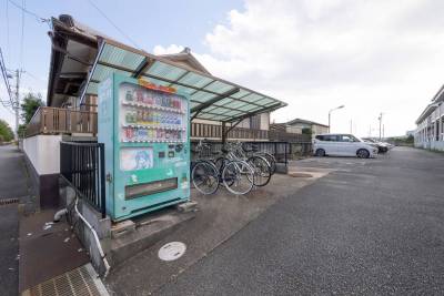 駐車場、駐輪場もあります。
2台以上の駐車も可能です。