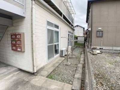 南向きの専用庭付き。物干しサービス。家庭菜園も可能