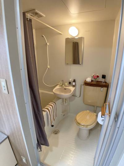 便座・シャワーカーテン・トイレットホルダー(スマホ置き）新設