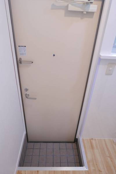 玄関床下奥に靴が収納できます