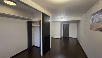 洋室にセミダブルベット置けます