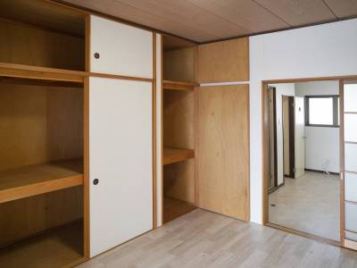 中のリビングは、大容量の収納があります。