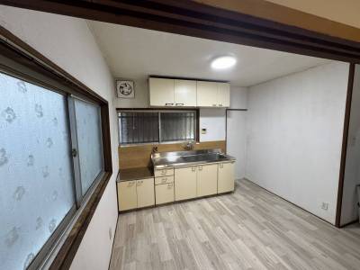 キッチンはかなり広め
（修繕後）