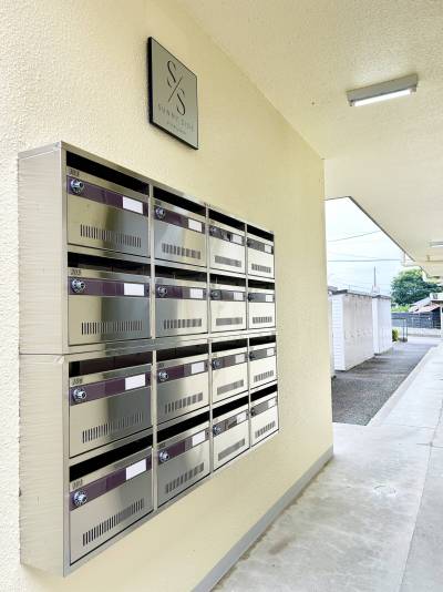 物件の顔でもある集合ポストは新品に交換済で美しい♪
