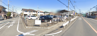 徒歩２分圏内にふじみ野高校前バス停と駐車場があります。