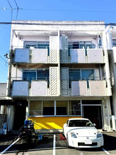 南向き3階建て・駐車場2台完備