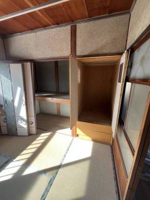 季節物や趣味用品をまとめて収納できる納戸。