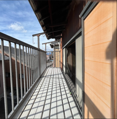 2階バルコニー付き。洗濯物も干しやすい設計。