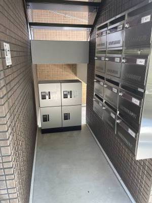 宅配ボックスあります。
24時間荷物の受け取り可能です