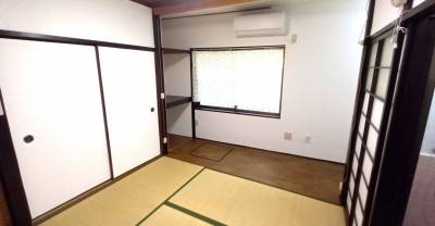 1階　7畳居室　押入と物入があります