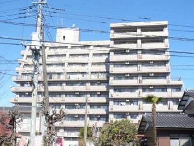 周囲に高い建物無いので見晴らし日当たり良好です！