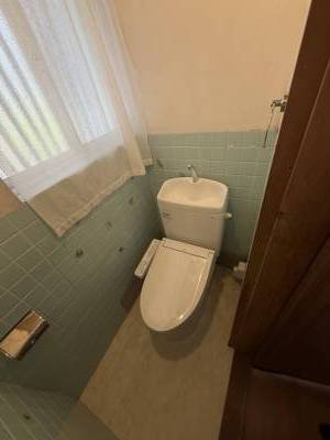 トイレです。リフォームして新品ですので清潔感があります。