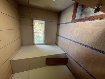 リビング（8畳）から縁側？渡り廊下？を抜けると謎の離れがw