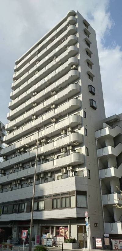 大通りに面したマンションです