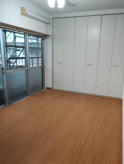 収納がある明るい室内