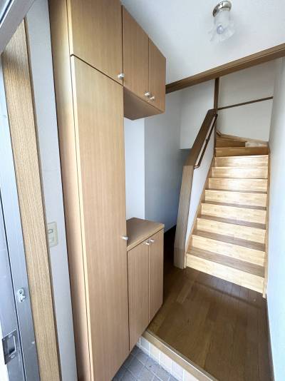 たっぷり収納できるシューズクローク