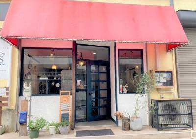 人気のカフェまで徒歩2分！優雅な休日をお過ごしください♪