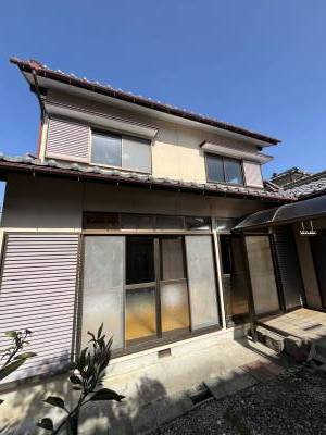 専用庭あり。縁側から庭を眺めれます。庭でBBQも出来ます。