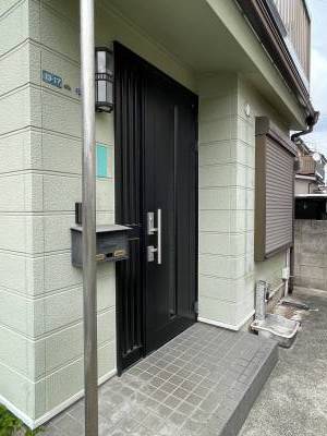 玄関(塗装前の写真)