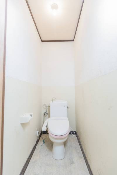 トイレは温水洗浄便座付きです