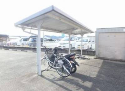 自転車、バイク置き場もあります♪