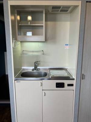 コンパクトなキッチンですが収納は多め