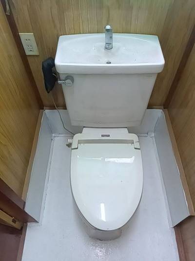 便所正面