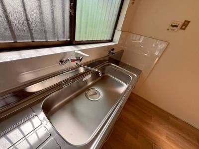 新品のキッチンを新設しています