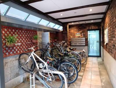 自転車置き場は屋内で安心、錆びずに長持ち
