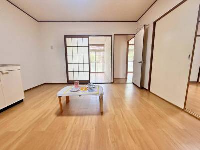 日当たりの良い広々した室内で気持ちよく過ごせます！