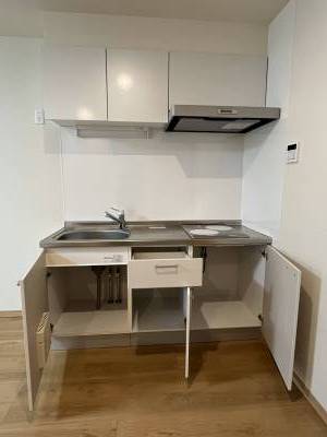 キッチン道具もたくさん収納できるシステムキッチン。
