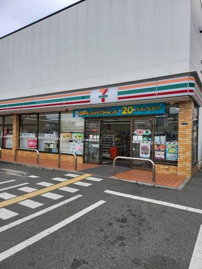 コンビニエンスストアもすぐ