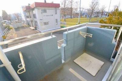 角部屋で陽当たりがよいベランダ