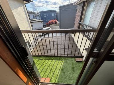 日当たりの良いベランダで優雅な時間を過ごせます♪