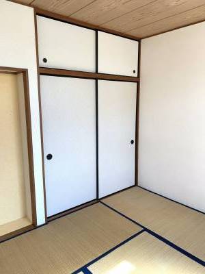 細かい襖紙はこちらの状態です