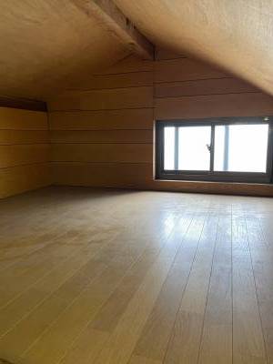2F洋間(屋根裏部屋・8帖).
