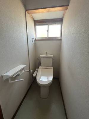 風呂トイレは別になります。