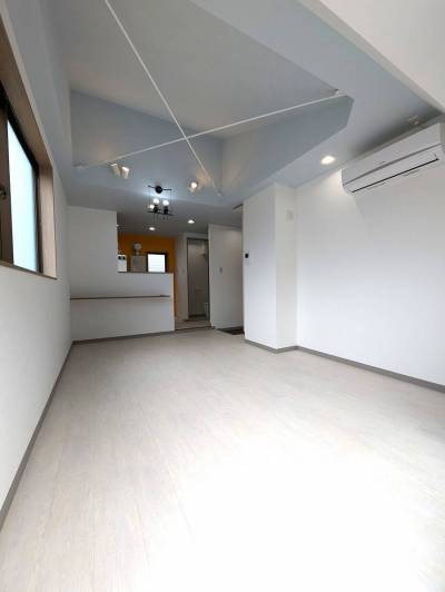 小ぶりな建物でも、200角鉄骨柱と梁（３階）。地震に強い。