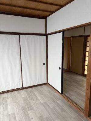 襖張り替え済み。フローリング、壁紙新品