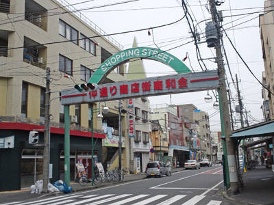 表側が、商店街なので、買い物便利