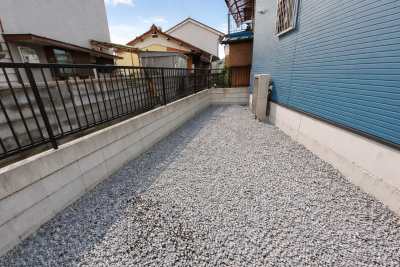 敷地内に、駐車場側と反対側に庭もあり♪