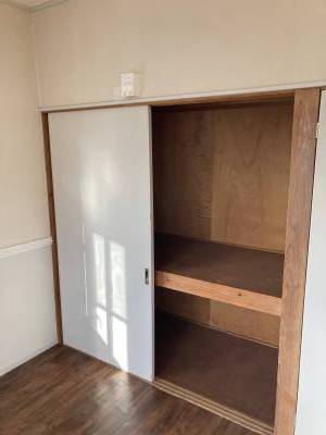 押入やWIC以外にも洋服掛けあります