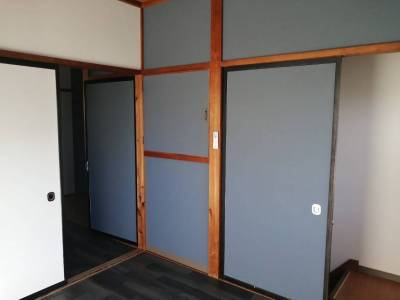 アクセントクロスは紺にしてみました。