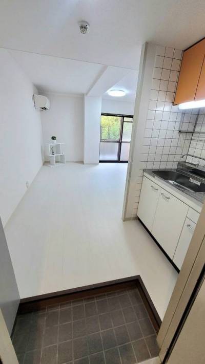 玄関を入ると綺麗な空間が