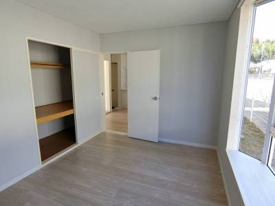 北側洋室からダイニングを臨む