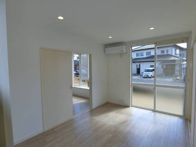 明るい南向きのリビング