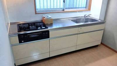 システムキッチン　３口ガスコンロ