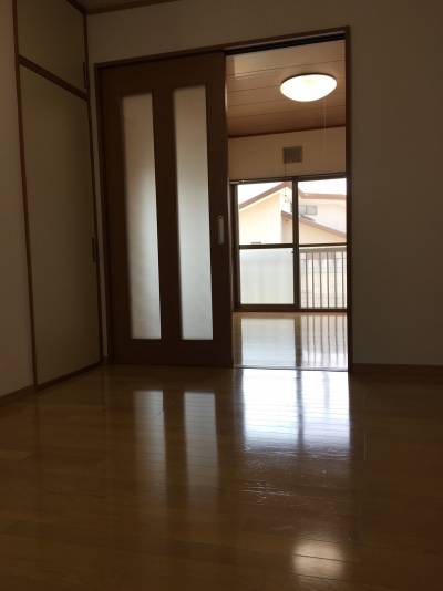 〜キッチンのある洋間から南側の洋間へ〜