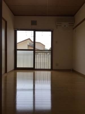 〜南側の洋室〜冷暖房エアコン付き