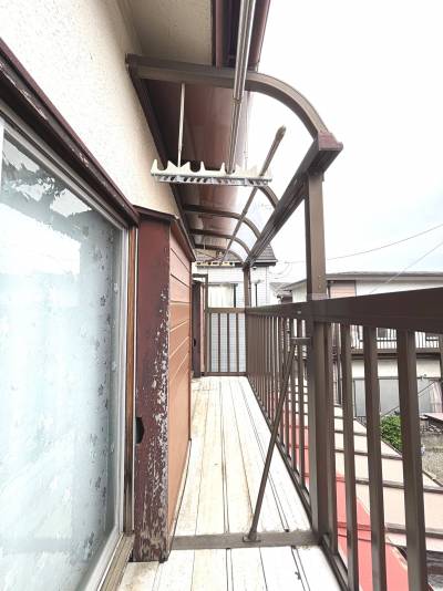 屋根付きバルコニー
※物干し竿もあります。多少の雨も大丈夫